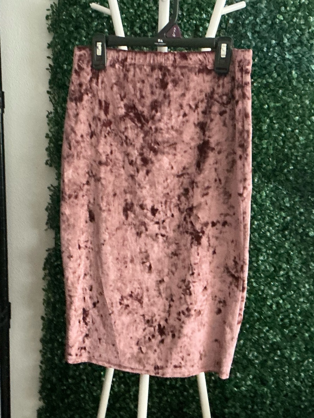 Bozzolo Crushed Velvet Pencil Skirt in Dusty Rose